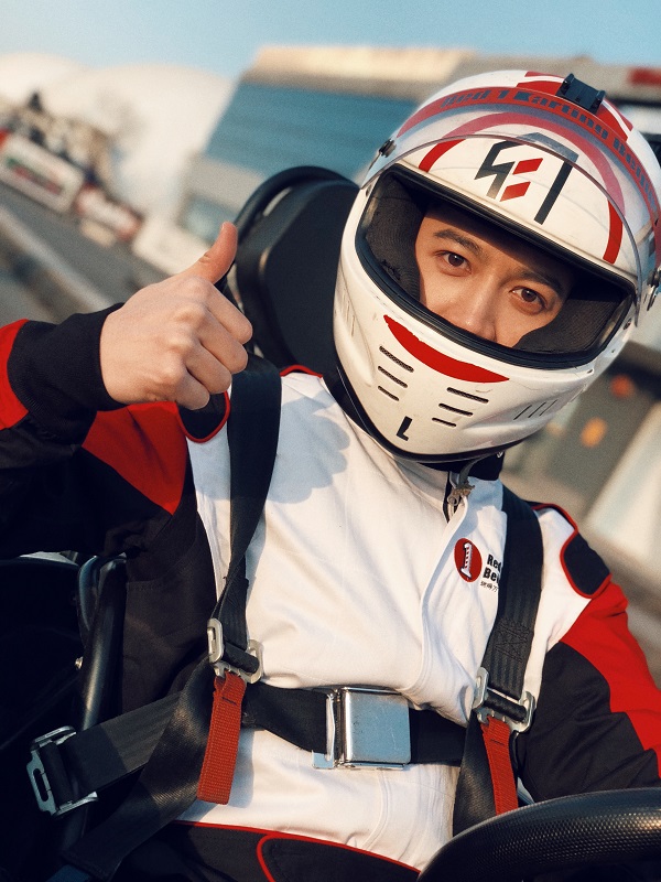 曾在《鸡毛飞上天》与影帝张译合作,就有着不俗的表现的张哲,不由得让