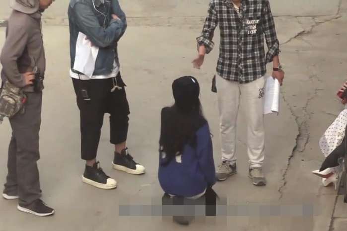 郑爽曾因演戏笑场被批不敬业为对戏又下跪又扇耳光的她转变太大