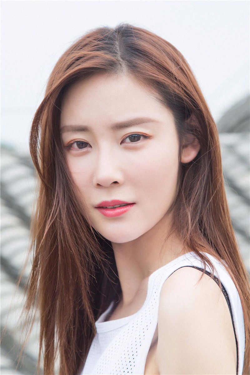 李珂如助力世界杯翩跹优雅尽显少女气息