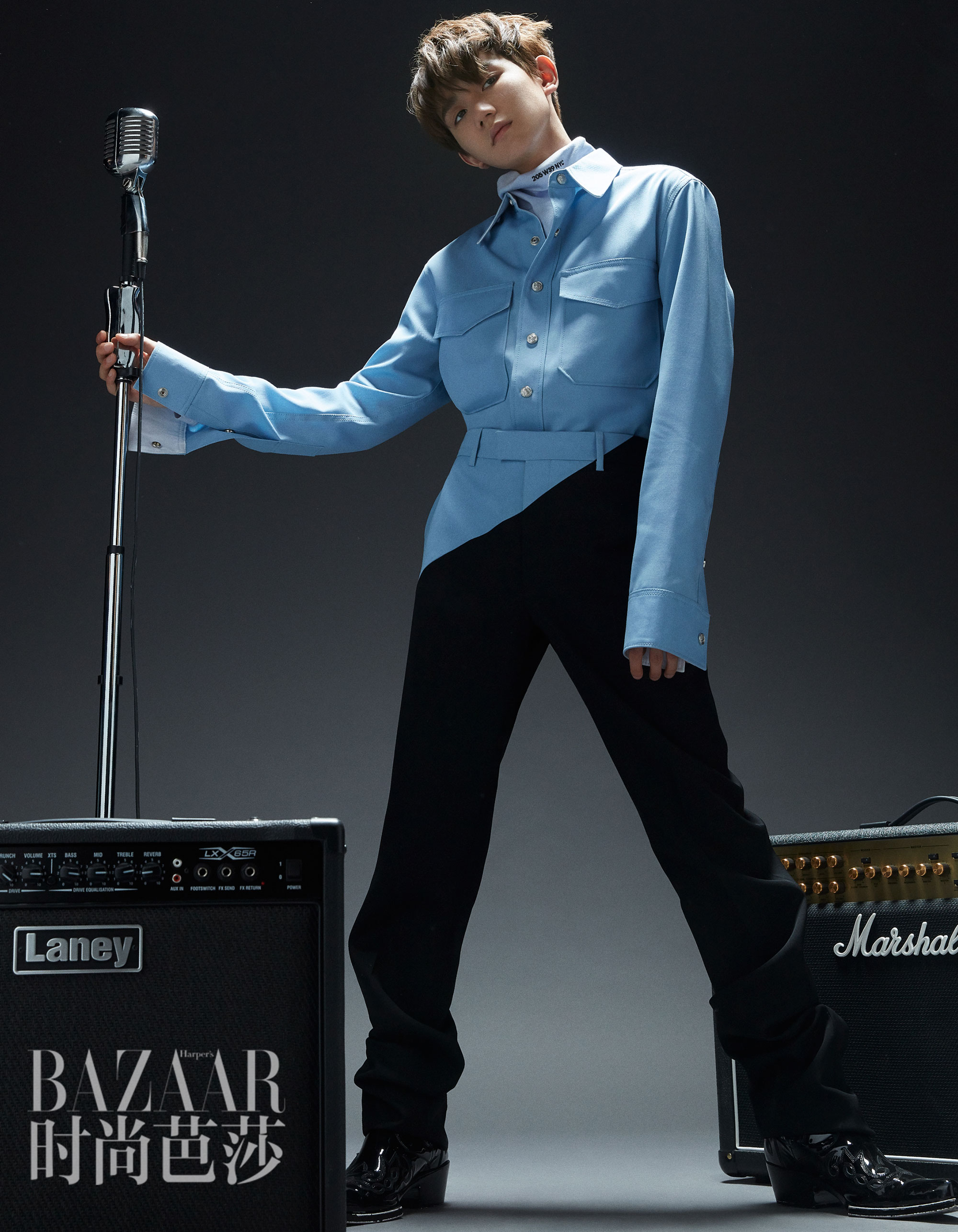 王源摇滚范再登《时尚芭莎》 银十两封五大刊收获颇丰