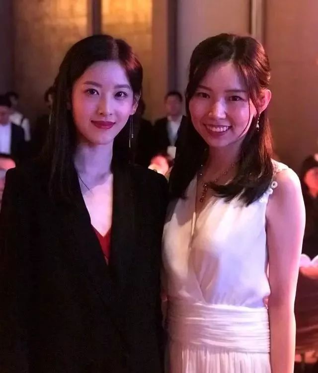 但其實只有23歲的章澤天已是孩子的媽媽,而且嫁給了比自己年長2