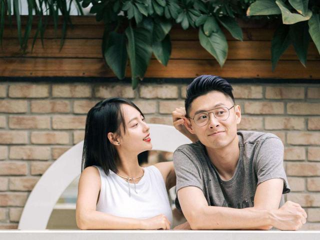 买超母亲抱孙子的表情太严肃引猜疑,难道没办婚礼真是这原因?