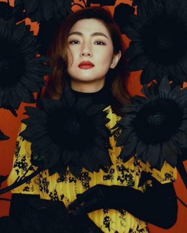 童年女星远赴韩国?烧伤后美颜重现,selina美得好不真实