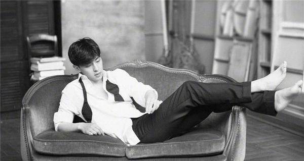 邓伦是圈内公认的绅士手,从不占女星便宜,为何偏偏对她不一样?