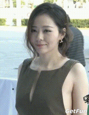 成为人妻的张靓颖越来越性感发福尴尬露点都能艳压鞠婧祎
