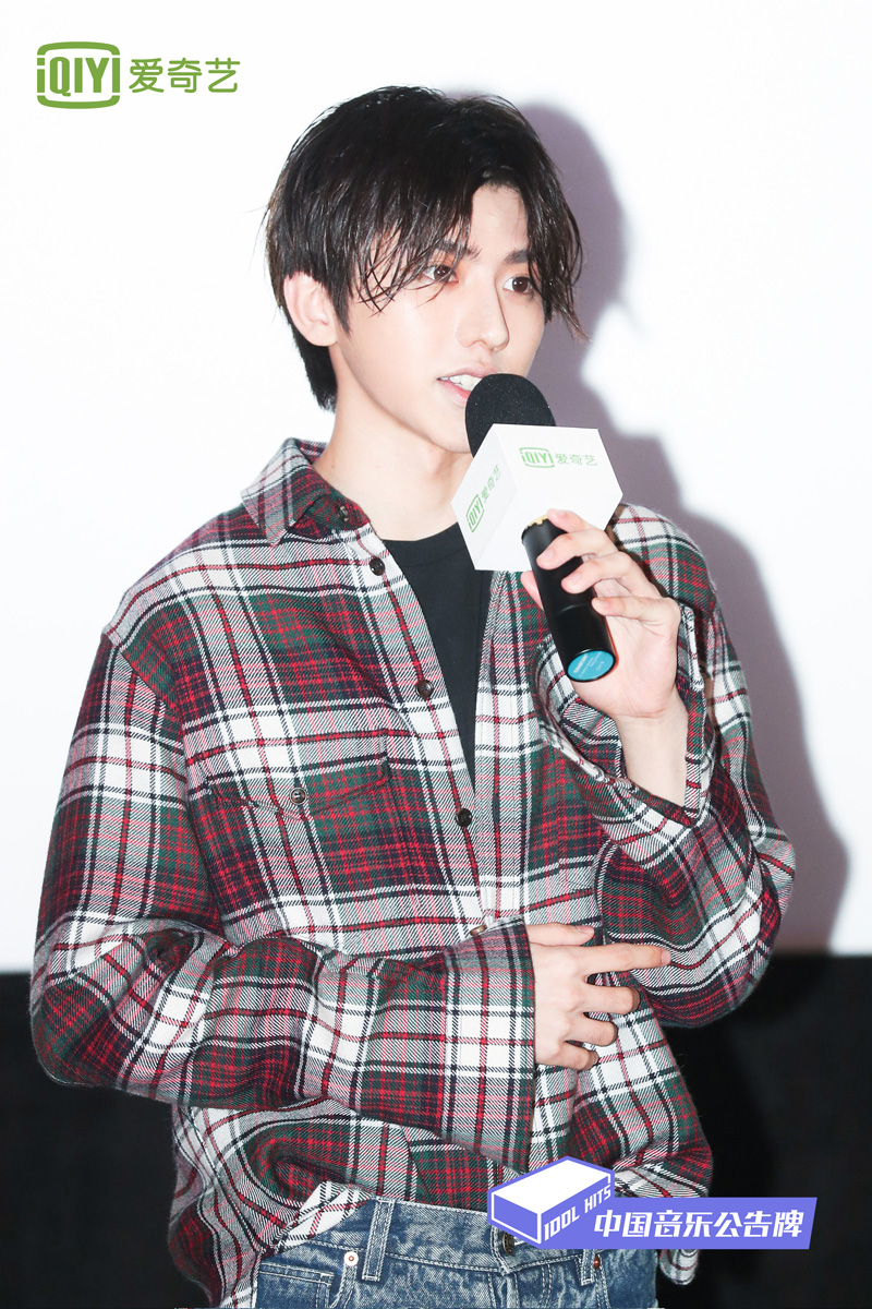 蔡徐坤现身《中国音乐公告牌》媒体看片会 直言会带NPC队友来打歌！ - 360娱乐，你开心就好