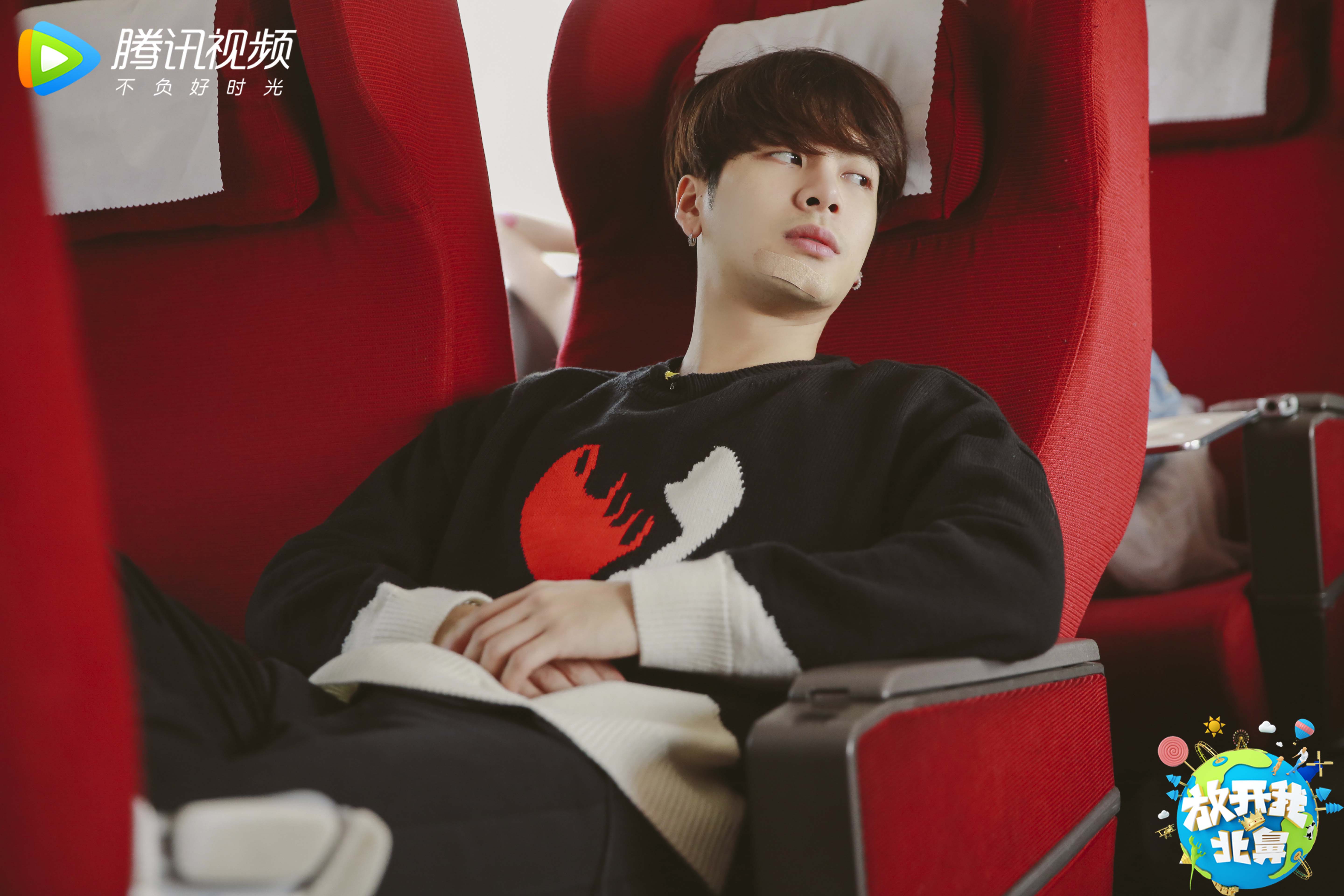 王嘉尔回归放开我北鼻侄女惊喜探班画面温馨