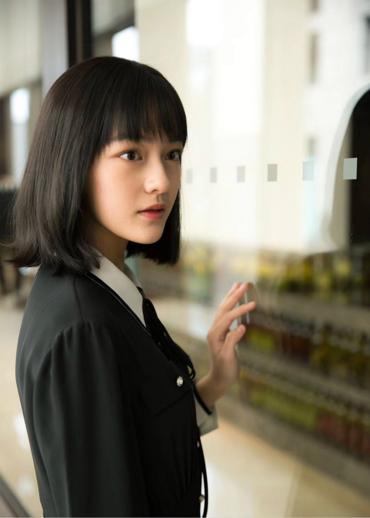 文淇黑白学生裙出席活动极简画风质感十足