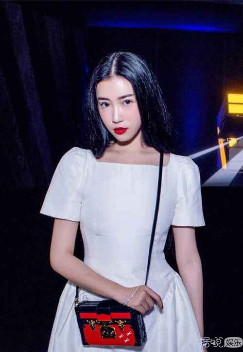 曾经的豆瓣女神公开出柜对方是清华的女学霸