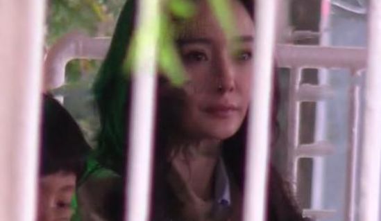 被曝恋情后杨幂首次现身剧组拍戏,一脸不悦透出心事重重 - 360娱乐,你开心就好