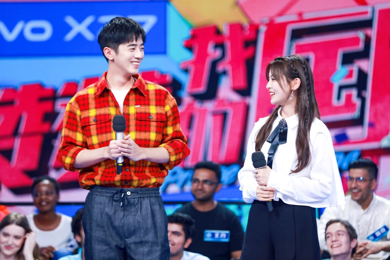 梁靖康七上快乐大本营逗趣不停6日现身雪花秀品牌活动