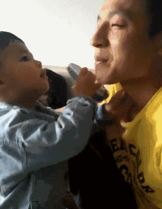 搞笑GIF: 永远不要将自己的后背交给别人 - 360娱乐,你开心就好