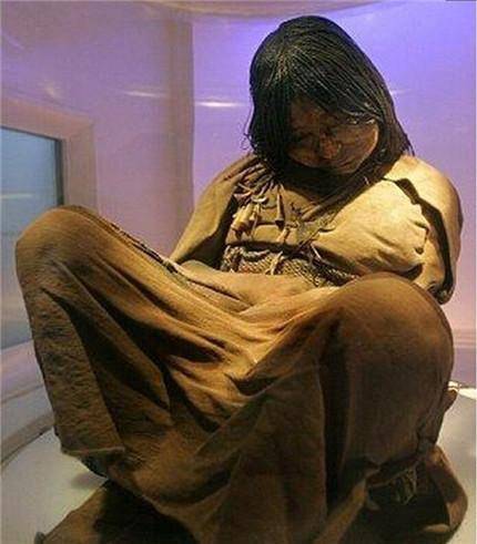 少女被当祭品500年后重见天日