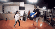 搞笑GIF: 可能我撞了南墙才会回头吧! - 360娱乐,你开心就好