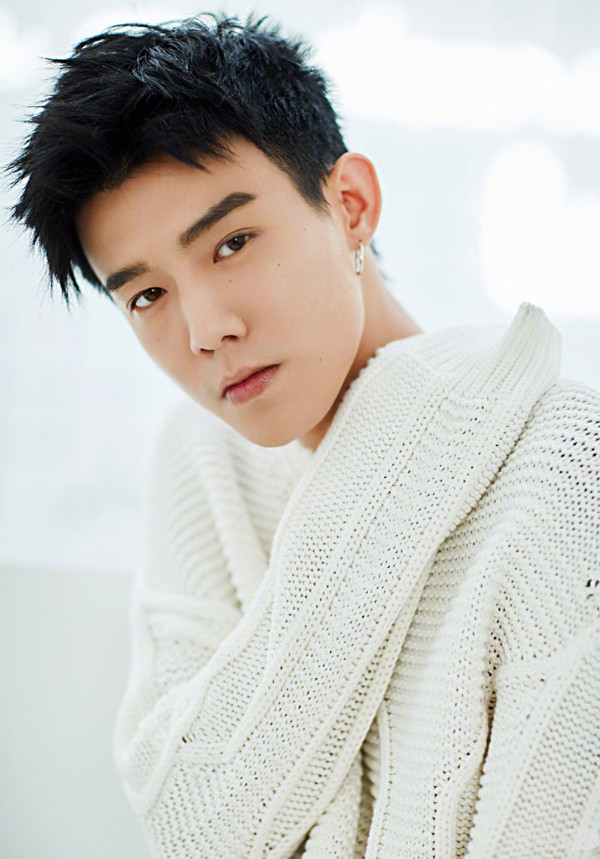 这么撩人的小哥哥,在剧里竟然被关晓彤绿成青青草原?