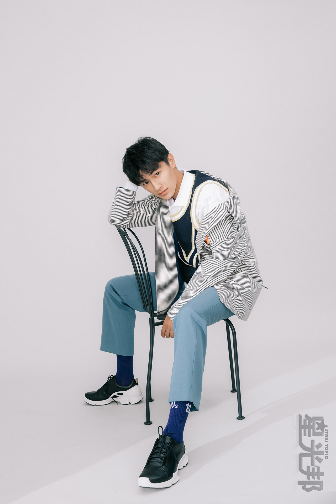 逆天大长腿!杨旭文最新美图曝光演绎秋季时尚穿搭