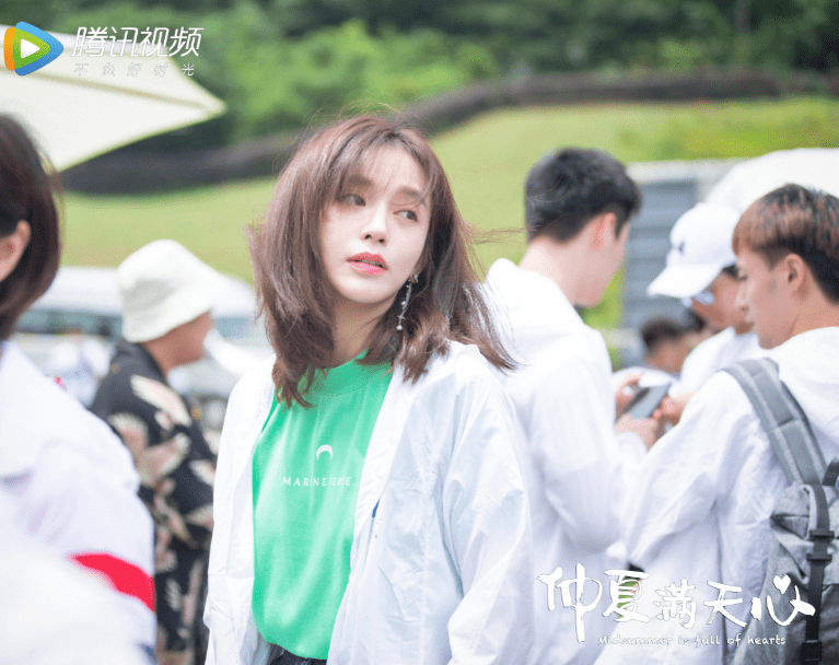 仲夏满天心开机施诗化身硬核经纪人气场全开