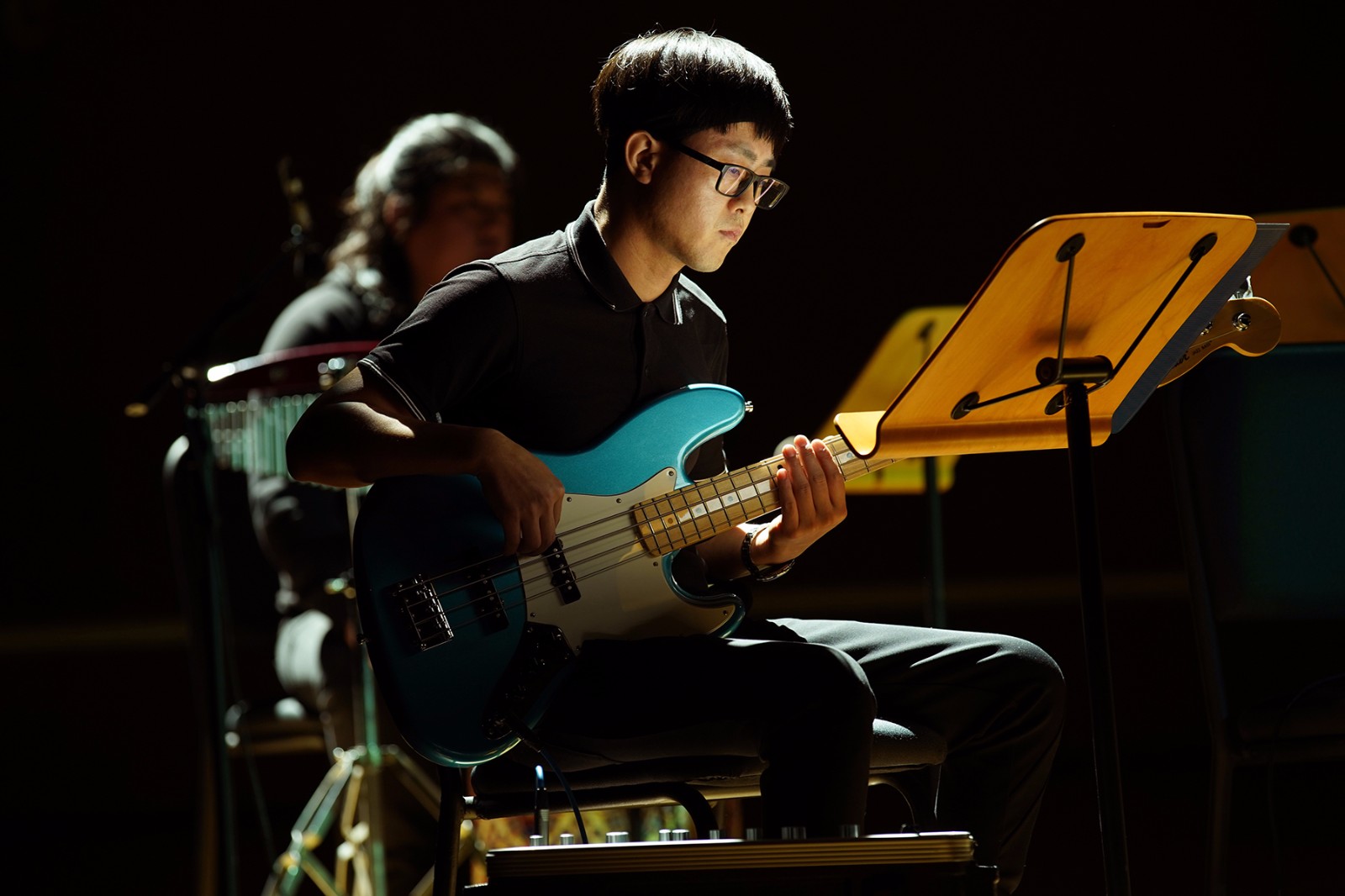 剧场民谣季轻快上演歌手听众互动展现亲民特色