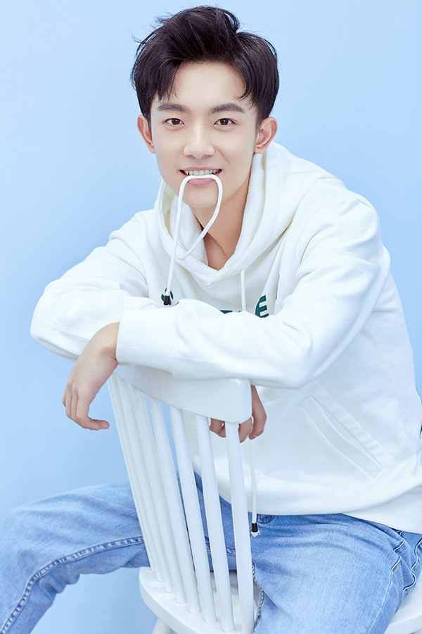 李明德最新写真曝光气质干净少年感十足