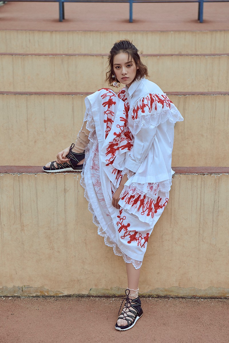 由张艺上主演的电视剧《为了你我愿意热爱整个世界》