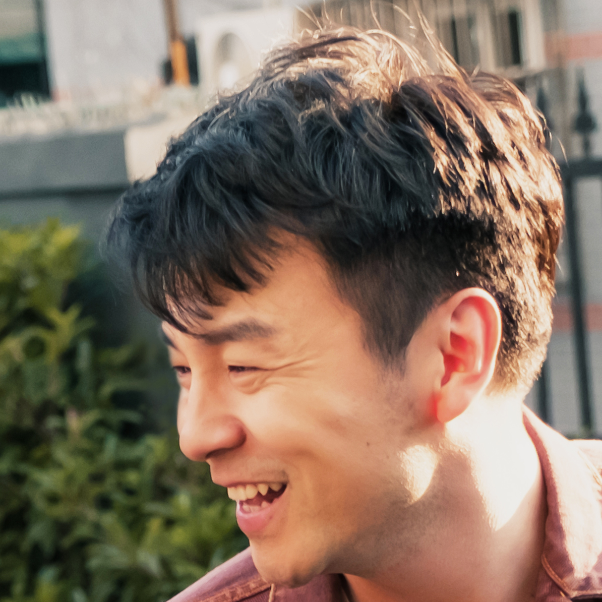 奇幻喜剧电影《超时空同居》定档5月18日  雷佳音破墙而入佟丽娅闺房