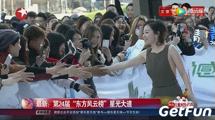 成为人妻的张靓颖越来越性感发福尴尬露点都能艳压鞠婧祎