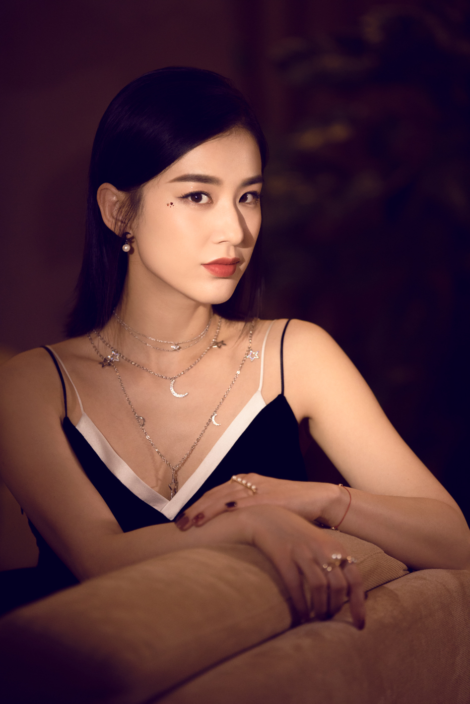 红唇娇美时尚感max黄圣依重回颜值巅峰元气十足