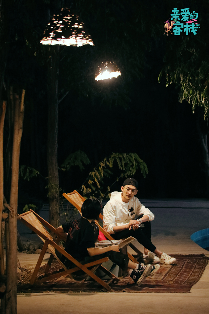 亲爱的客栈吴磊甘心做助手追随张翰他就这么放弃争第一了