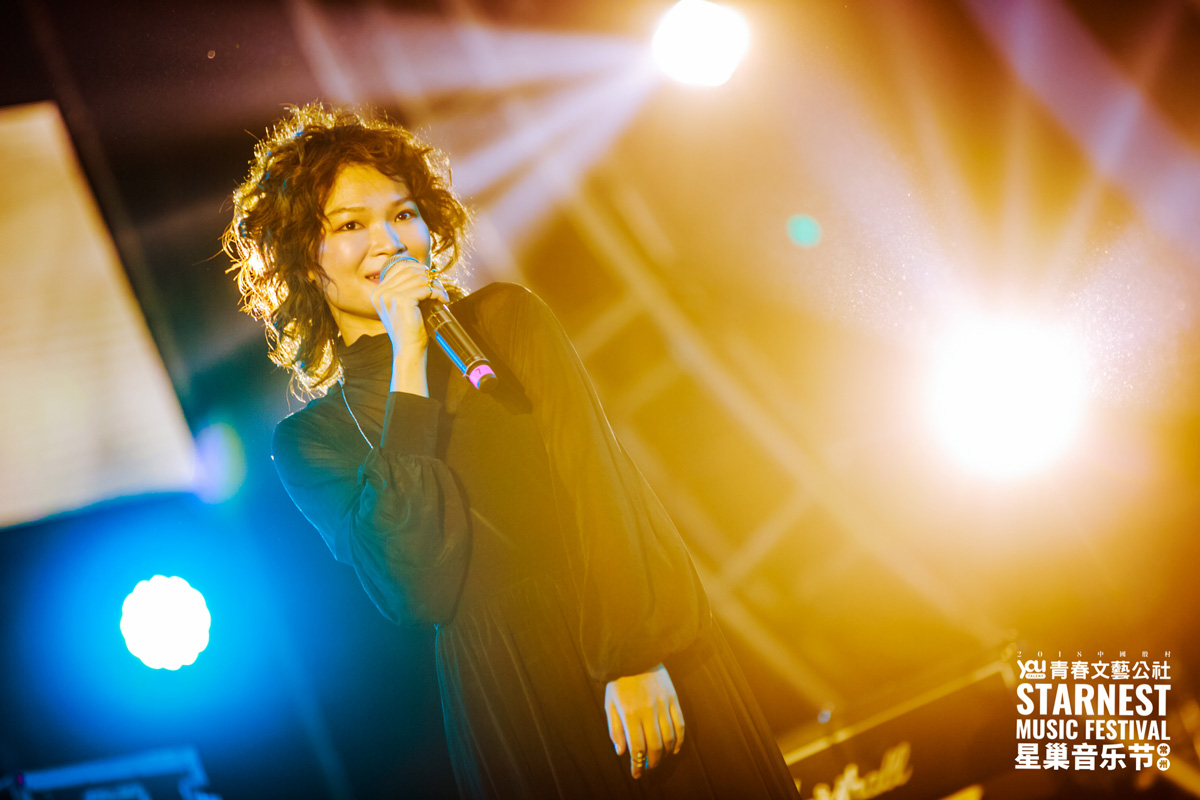 苏运莹亮相星巢音乐节首唱新歌生活倒影爆发音乐能量