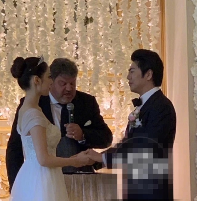 郎朗今日結婚曬婚紗照宣佈喜訊女方是小12歲德韓混血鋼琴家