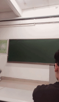搞笑GIF趣图：同学，你已经被你们的班主任给盯上了！ - 360娱乐，你开心就好
