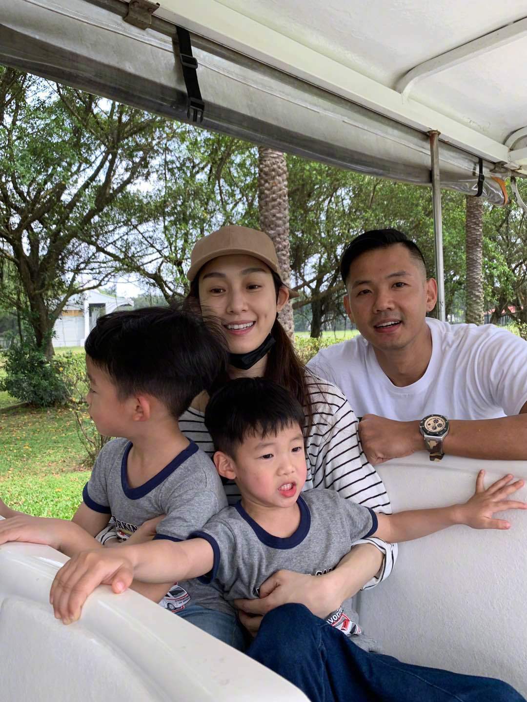 幸福带娃日范玮琪晒全家牧场春游照