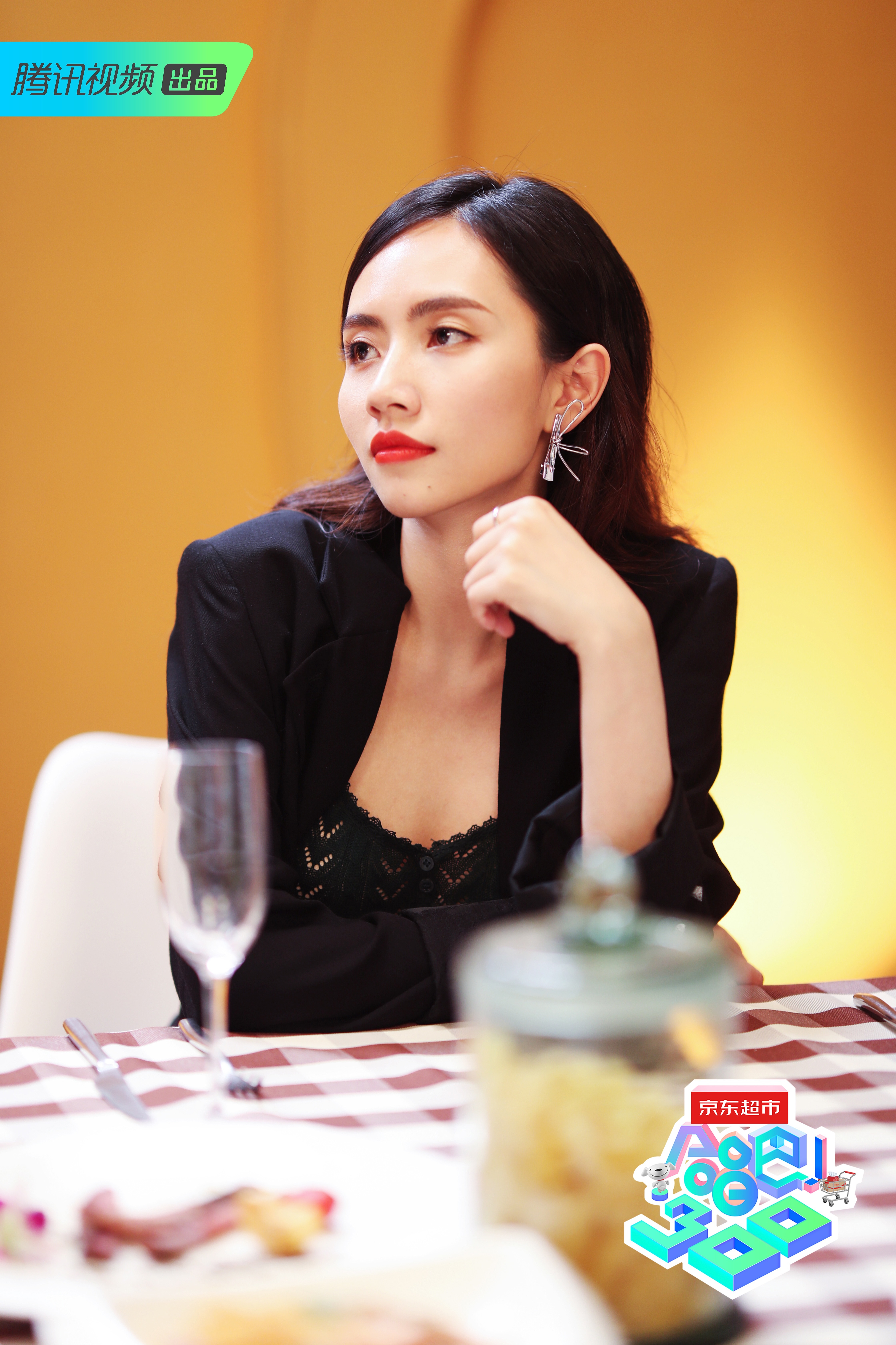 刘惜君亮相合唱吧300献唱不了了知酷范十足