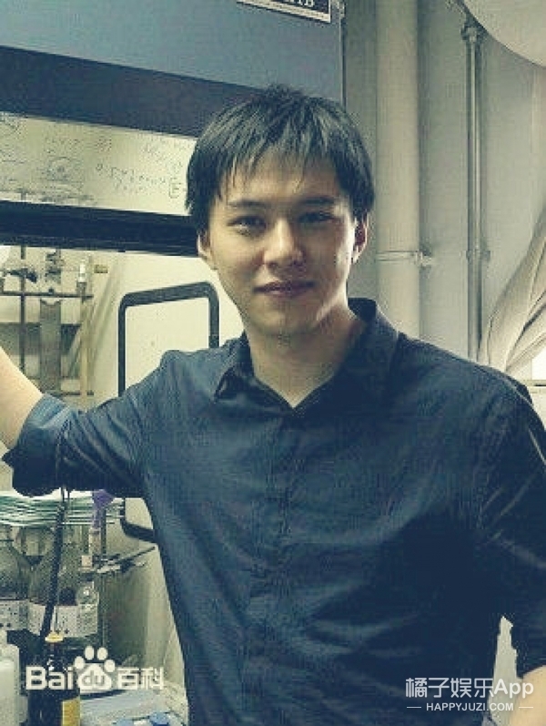 生活应该是他比较理想的状态吧:温州最帅男医生陈和伦大概2011年左右