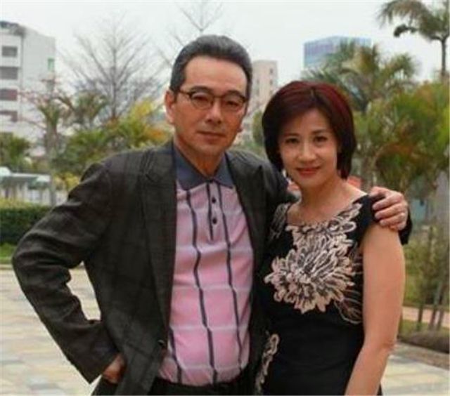 他是两岸公认的老戏骨,出道40年才曝光神秘的娇妻