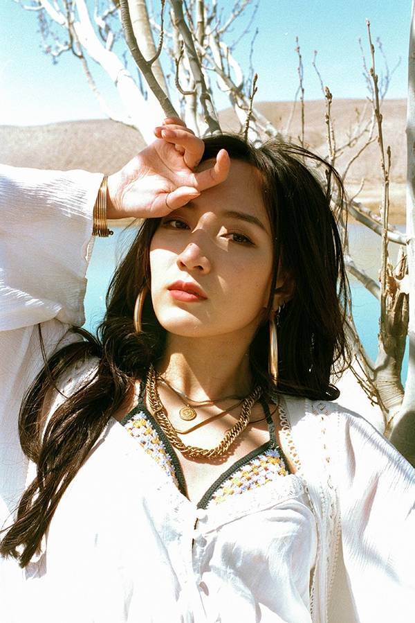孟佳发布初夏写真 白裙仙女尽显明媚风情 - 360娱乐,你开心就好
