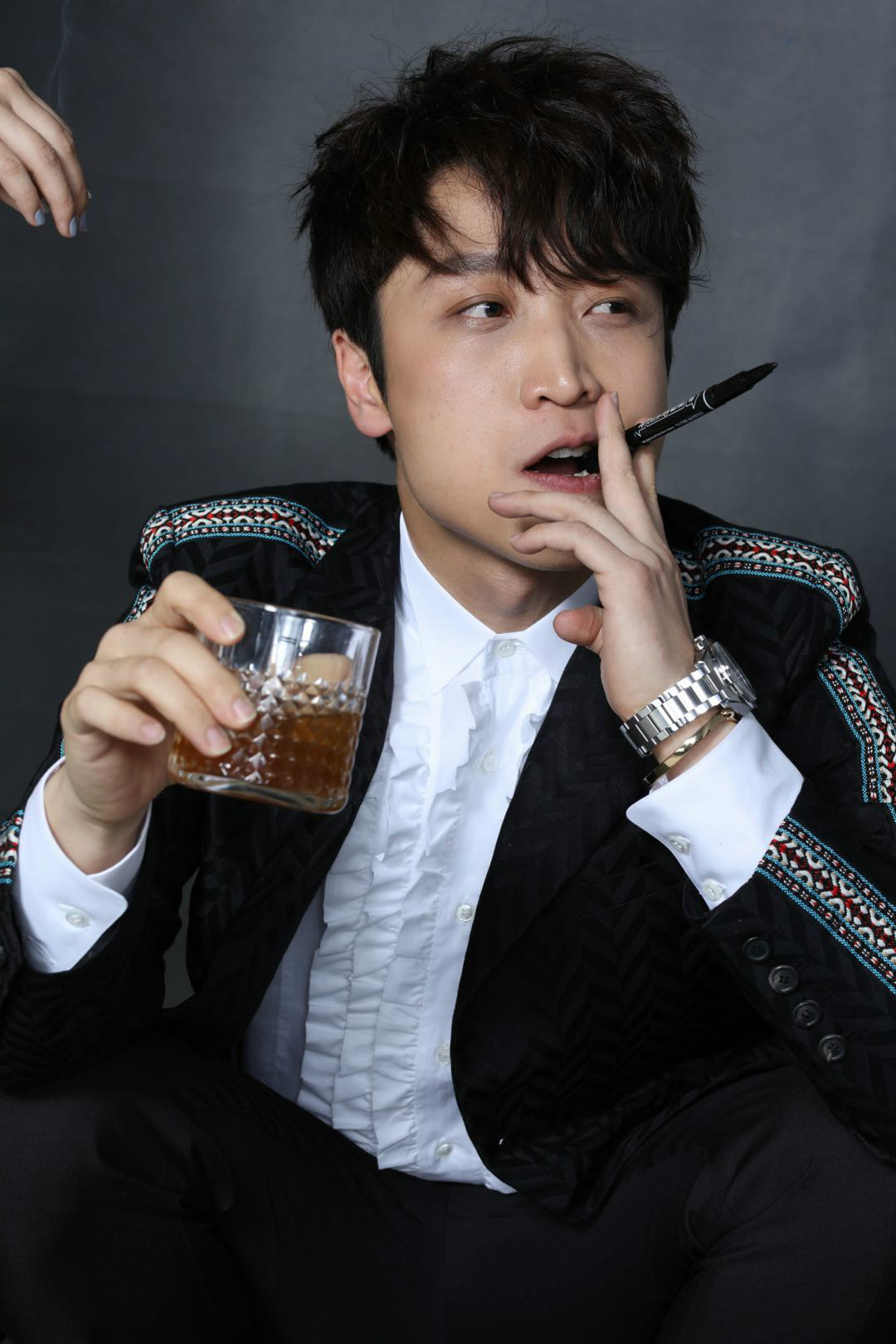 除了电视剧《三生三世宸汐缘》外,张海宇搭档马丽,宋佳,沙溢的喜剧