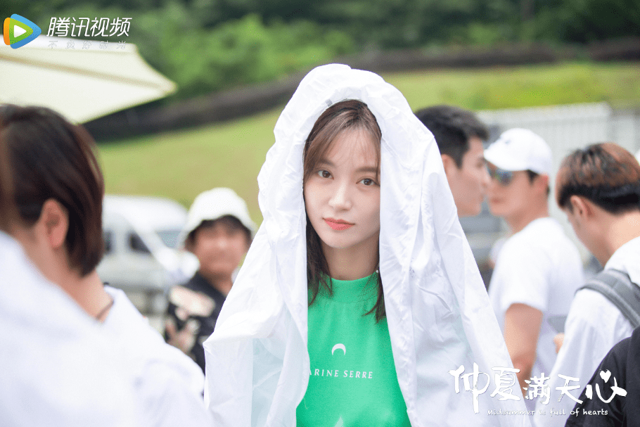 仲夏满天心开机施诗化身硬核经纪人气场全开