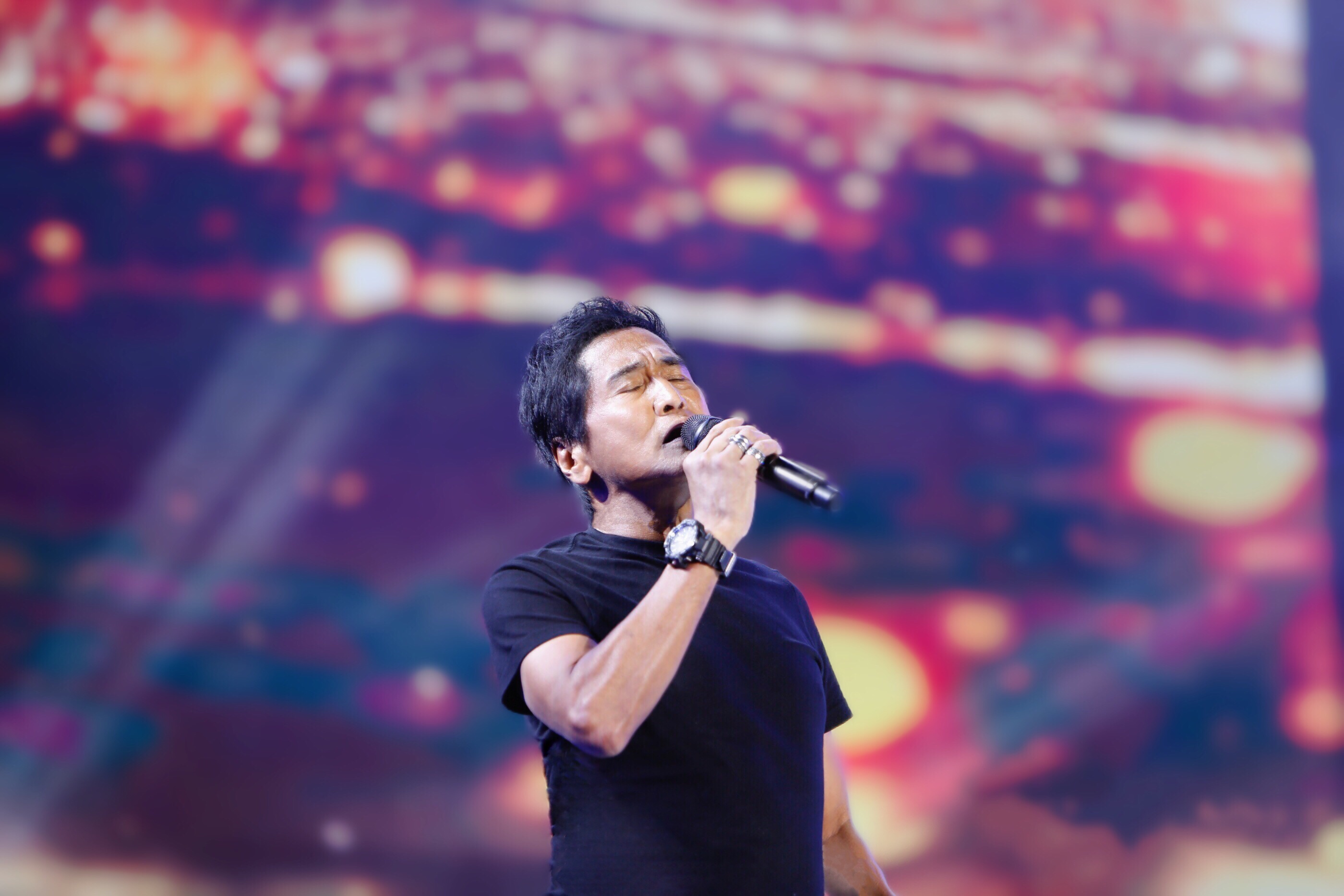 齐秦再唱金曲经典曲目掀怀旧热潮