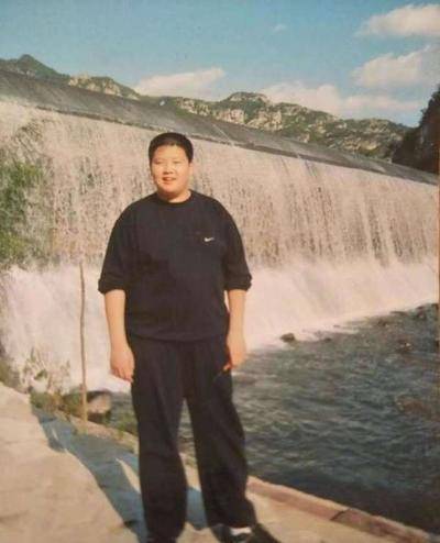 曾经200多斤的小胖子,如今却一路走红成为明星,堪称励志范本!