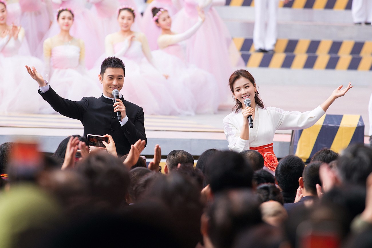 刘涛黄晓明献唱央视五一晚会中国风表演获劳动模范点赞