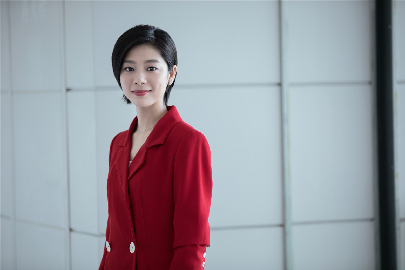 王真儿的清新爽朗的形象特别适合扮演跟男生打成一片的角色,电视剧中