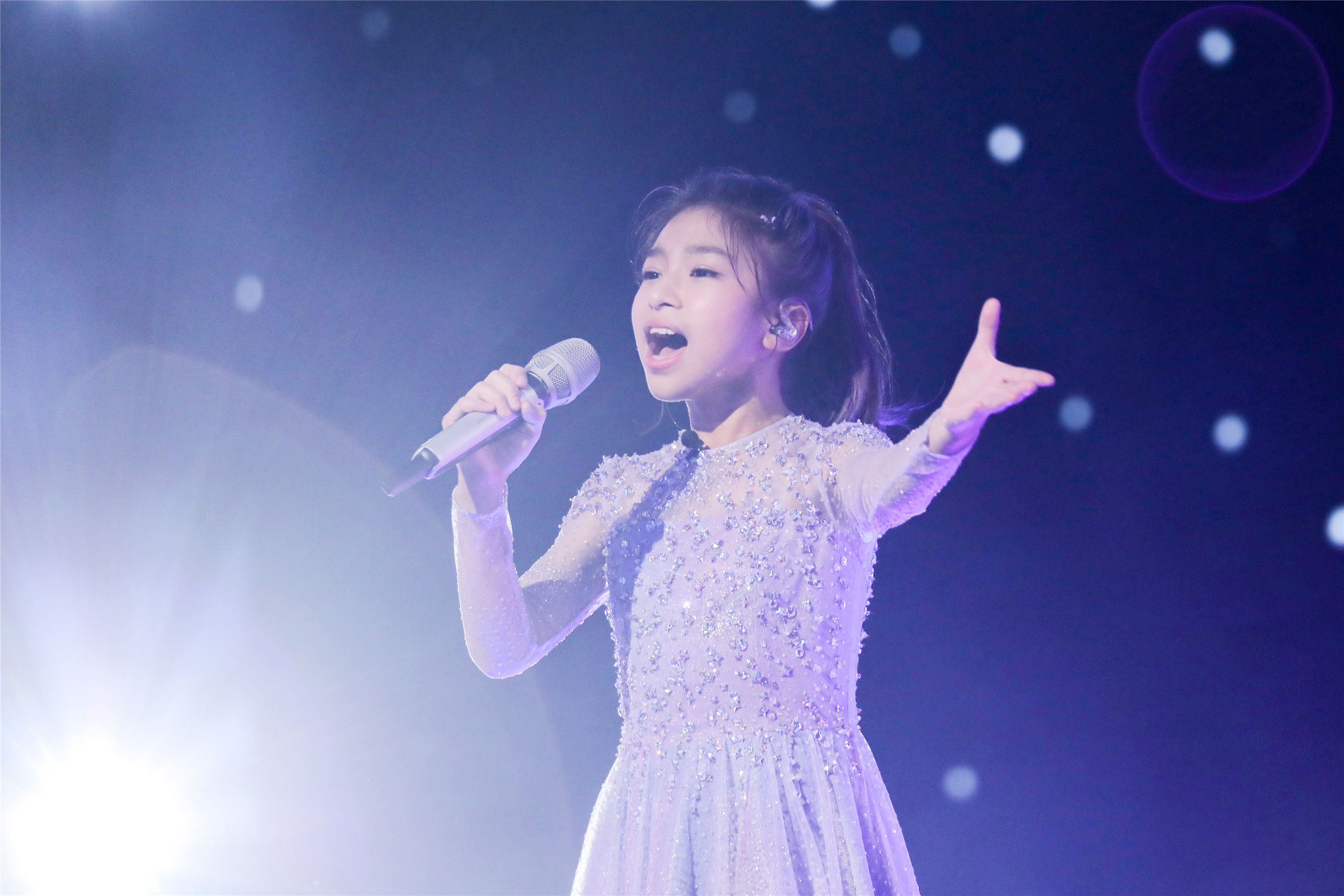 巅峰之夜惊现最年轻原创音乐精灵大卫承诺带其见席琳迪翁