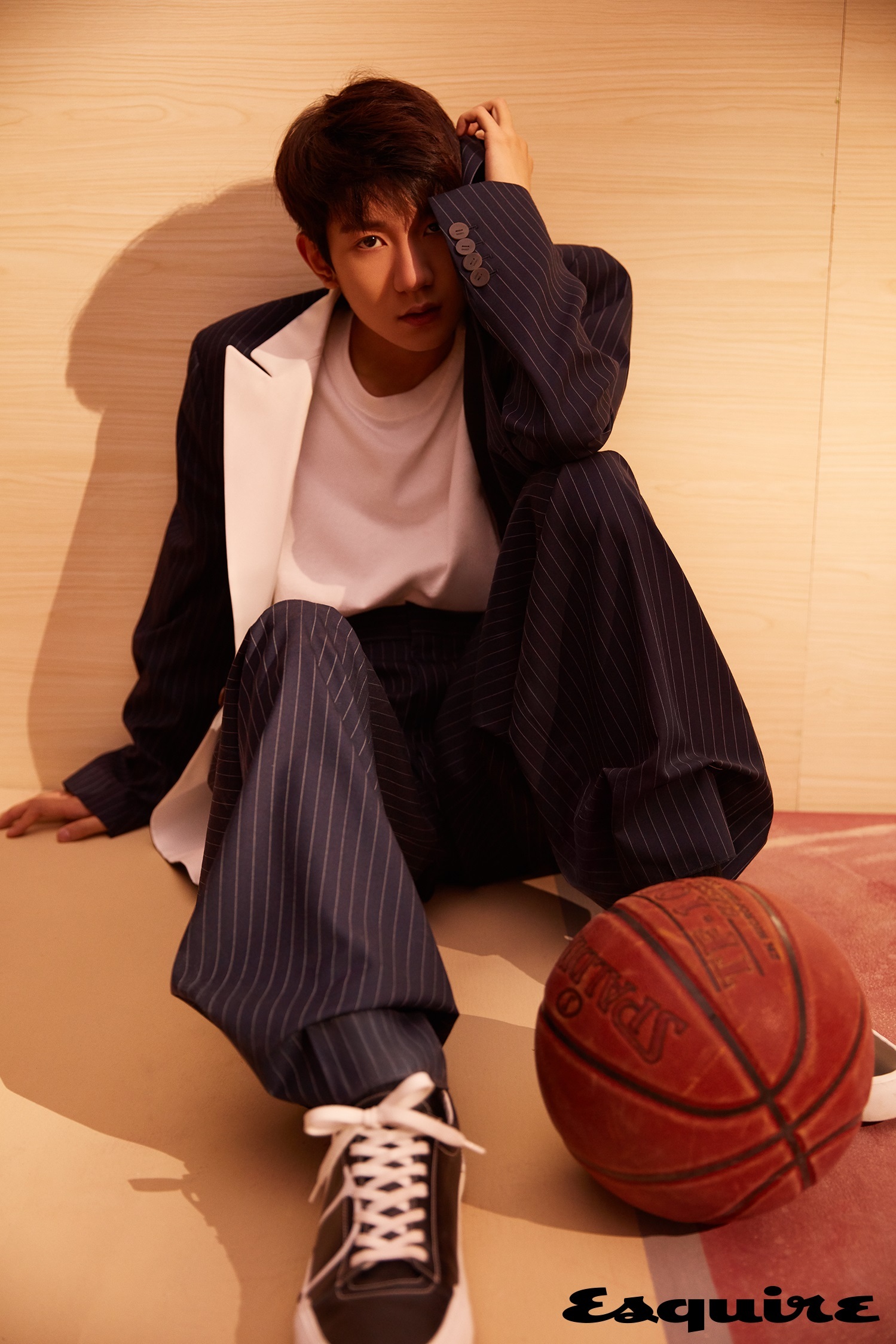 王源登时尚先生封面大片来袭演绎少年不凡气质