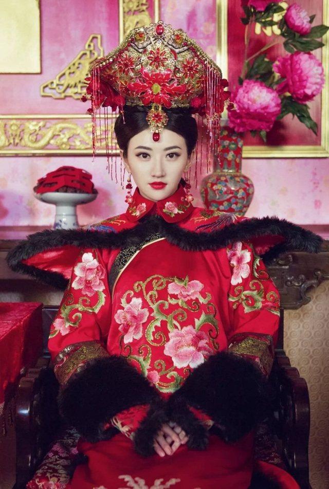 都是皇后差别这么大景甜肤白貌美热巴成熟稳重她充满喜感