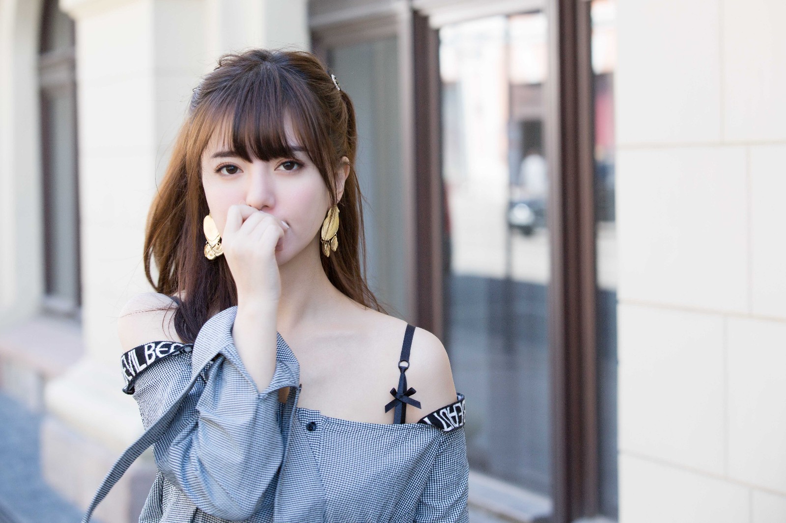 阿兰最新写真曝光漫步街头少女感十足