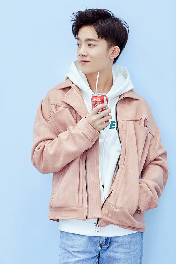 李明德最新写真曝光气质干净少年感十足