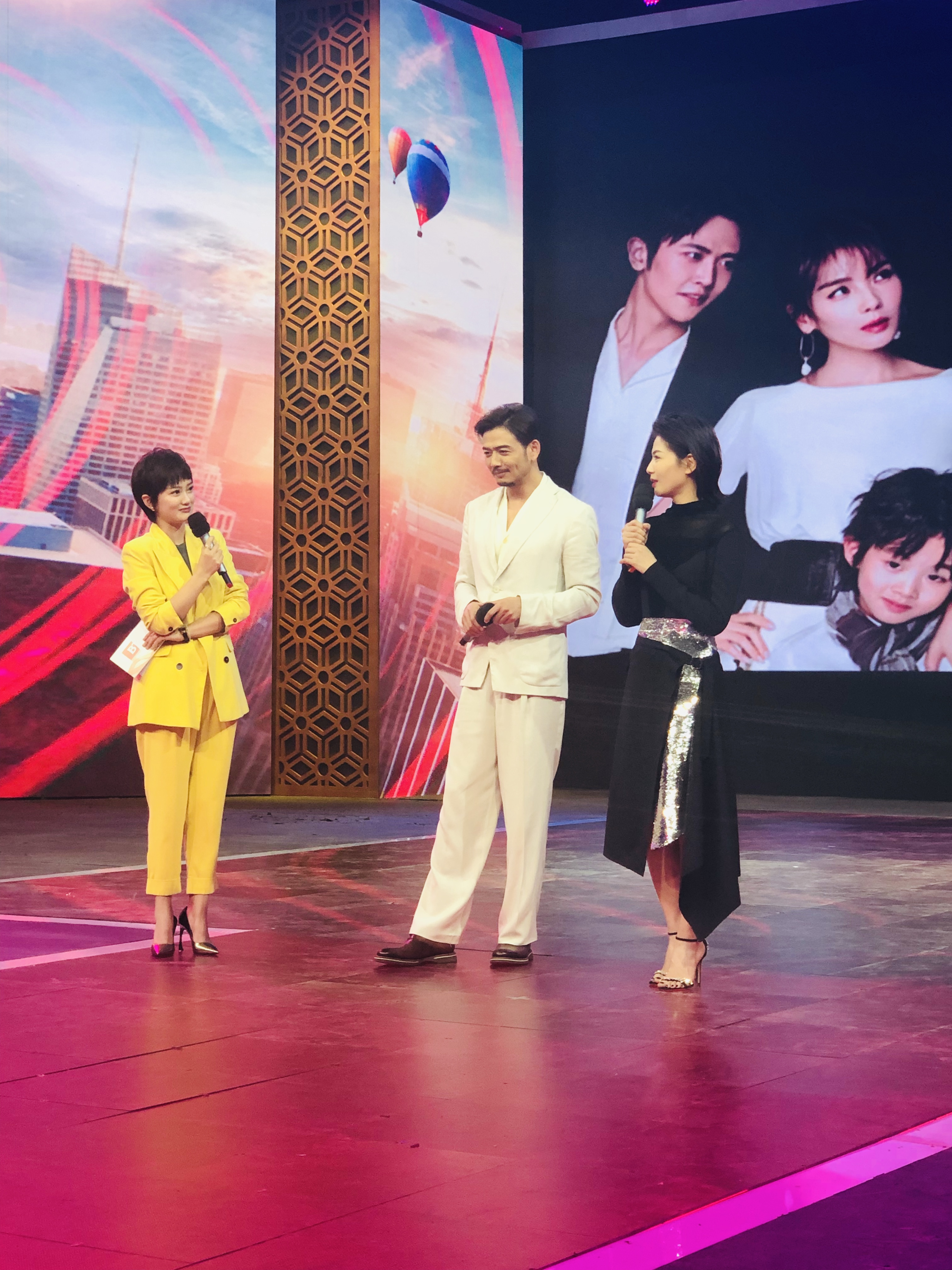 我们都要好好的发布会主持人刘小溪邀杨烁刘涛分享台前幕后