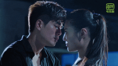 继湿身美腿诱惑后,徐冬冬伍允龙香艳拳击续旧情!网友:性感如你!