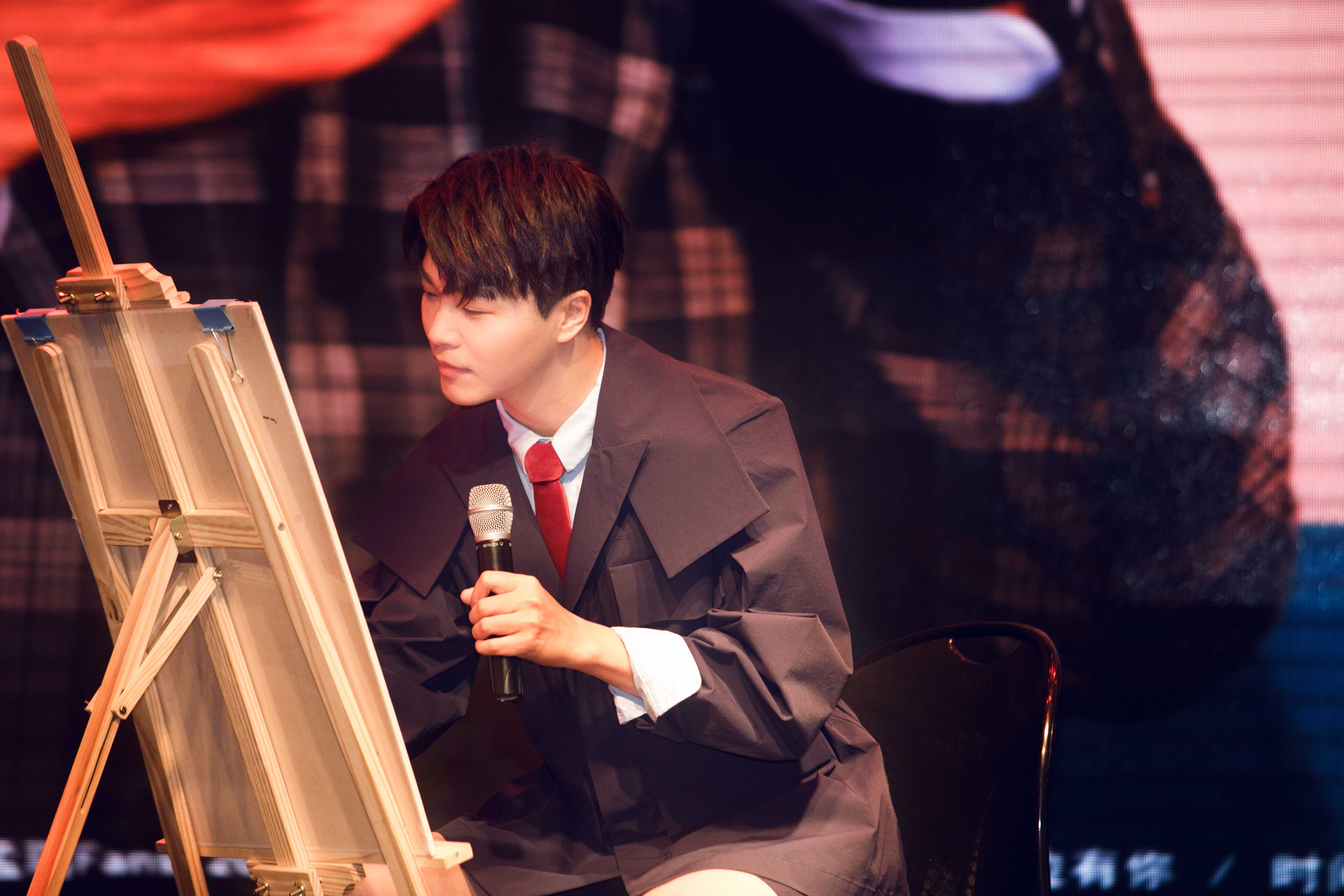 孟瑞生日会与粉丝合唱心愿便利贴宠粉不断获好评